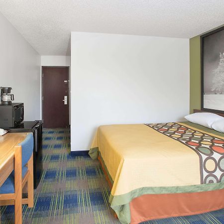 Super 8 By Wyndham Columbus Motel Luaran gambar