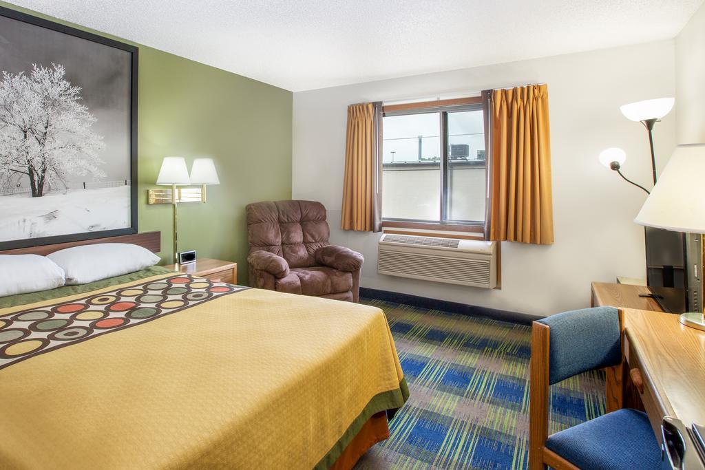 Super 8 By Wyndham Columbus Motel Luaran gambar